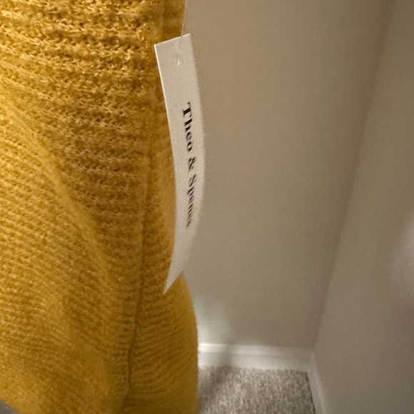 Women’s Theo & Spence Rib Knit Mustard Balloon Sleeve V-Neck Sweater - Picture 4 of 6